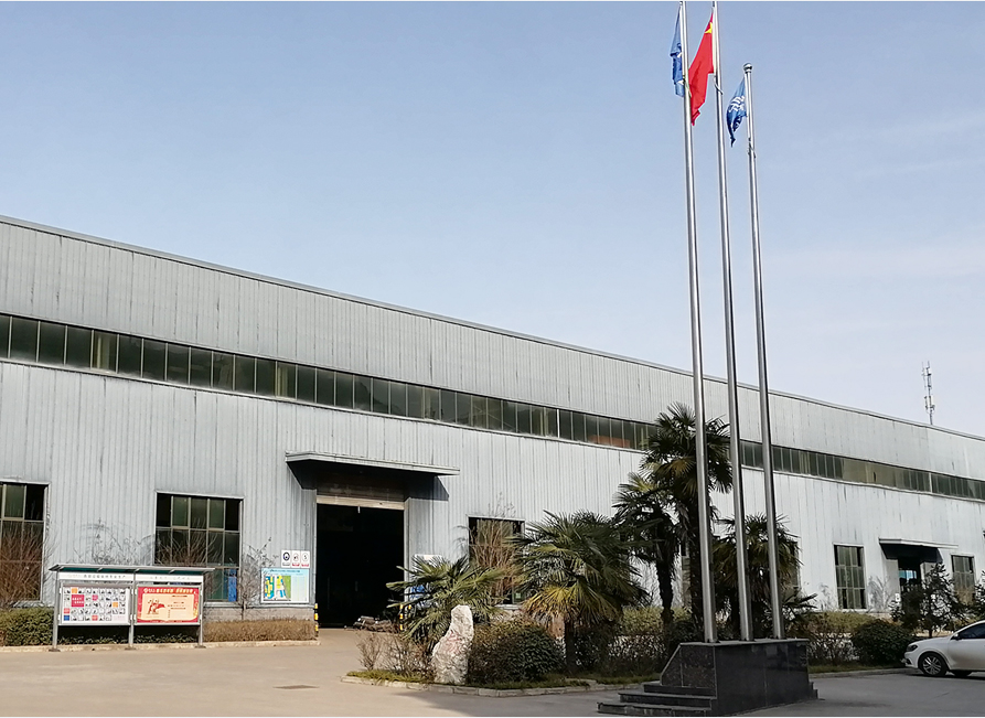 寶雞寶鈦精密鍛造有限公司是由寶雞鈦業(yè)股份有限公司、寶雞拓普達(dá)鈦業(yè)有限公司、寶雞銳邦鈦業(yè)有限公司三方合資共同組建，成立于2021年，位于陜西省寶雞市高新區(qū)產(chǎn)豐路西段6號(hào)，注冊(cè)資本貳億元，固定資產(chǎn)2.6億，占地面積87畝，建筑面積4萬(wàn)平方米。公司以生產(chǎn)原材料、生產(chǎn)設(shè)備、技術(shù)人才等為基礎(chǔ)，提升加工工藝水平，為鍛造產(chǎn)業(yè)貢獻(xiàn)力量。